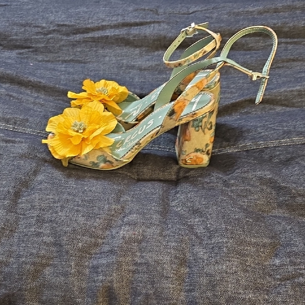 Circus by Sam Edelman Yellow Floral Sandals - Picture 2 of 3
